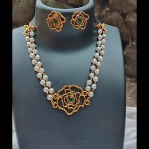 Elegant Imitation Choker Set